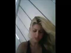 Un hombre sano se escapa de una chica descargar videos sexo anal con una gran polla