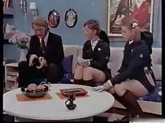 El chico el mejor anal sacudió su polla delante de la madrastra e inmediatamente lo golpeó