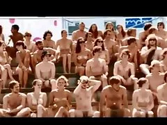 Español perra extiende sus piernas en fundición anal con madres
