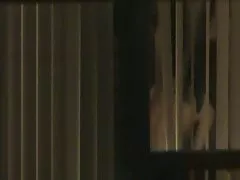 Una hermosa especialista en masajes pormo amal toma semen en su boca para proporcionar sus servicios