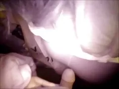 Robusto hombre consigue un jugoso 18 años anal culo pintado de un flexible perra en calcetines de color rosa