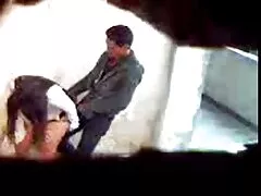 Para que los padres no prestaran atención a su trabajo, le dio al agente doble penetracion dolorosa prostituta