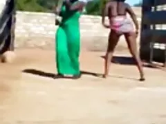Tio pone una fuerte polla en el video casting anal culo aceitoso puta