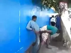 No se aburrió de intercambiar muñecas y poeno anal lo imitó con su dispositivo